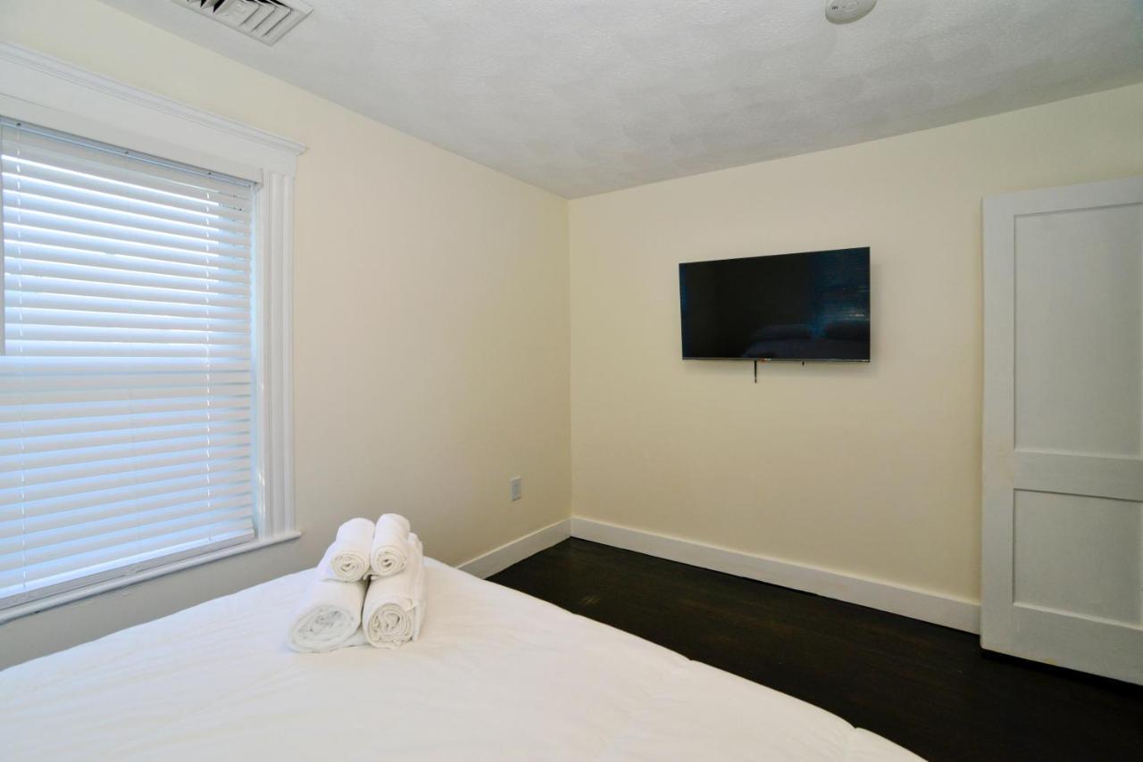 Stoneham Modern Two Bedroom Condo - Boston מראה חיצוני תמונה